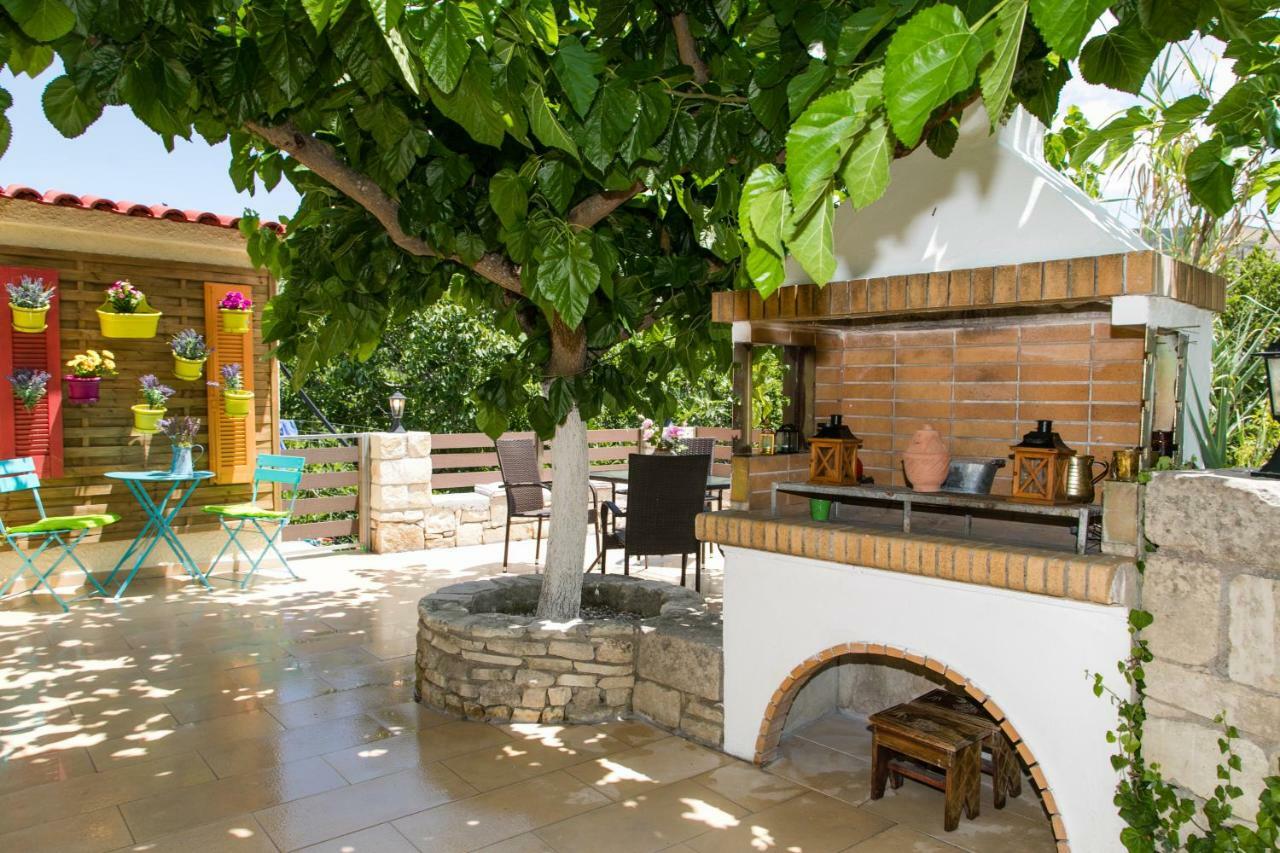 Вилла Irini΄S House Alonai Экстерьер фото